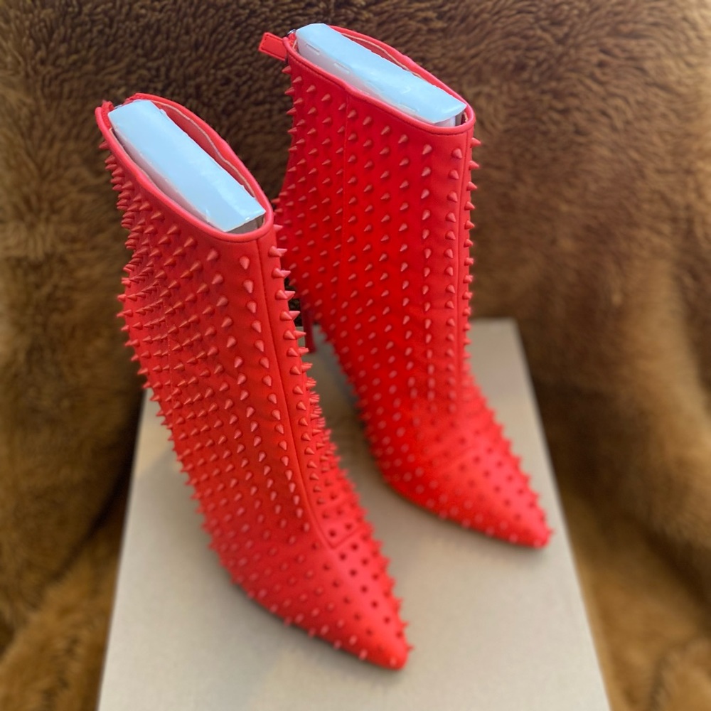 VAPOR WOMENS STUDDED POINTED TOE ANKLE BOOTS IN RED - Picture 2 of 4